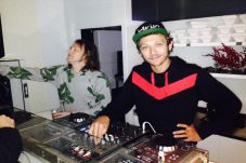 Nge-DJ, Valentino Rossi...