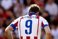 Mandzukic Sempurna Main...