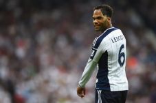 Lescott Antusias Hadapi...