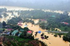 Banjir Besar Tewaskan...