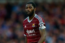 Wenger Anggap Alex Song...
