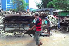 Lapak PKL Dibongkar,...