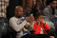 Dikejar-Kejar, Mayweather...