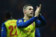 Wenger Tutup Pintu Keluar...