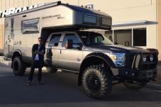 Ford Xpedition EarthRoamer...