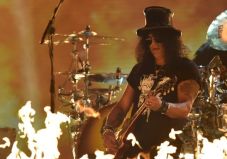 Takut Terluka, Slash...