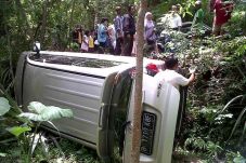 Angkut Biarawati, Mobil...