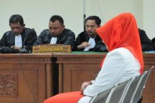 Rina Iriani Dituntut...