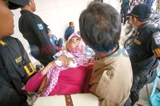 Keluarga Shock Berat,...