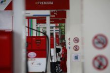 Harga BBM Kemungkinan...