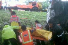 Bus Terguling, Tiga...
