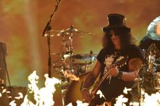 14 Tahun Menikah, Slash...