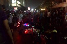 4 Jam Kembang Api Warnai...