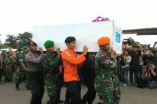 Dua Jenazah Korban AirAsia...
