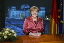 Merkel Kutuk Demonstrasi...