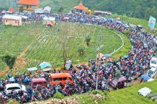 Masyarakat Serbu Tempat...