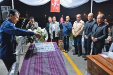 Jenazah Sitor Dimakamkan...