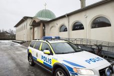 Masjid Dibakar, PM Swedia...