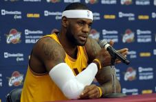 LeBron Absen Dua Pekan