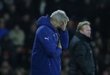 Fan Arsenal Serang Wenger