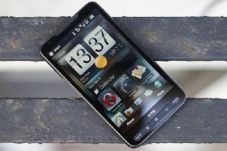 HTC Hadirkan Smartphone...