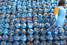 Harga Elpiji 12 Kg Naik...