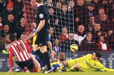 Wenger Salahkan Lini...
