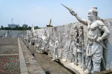 Gajah Mada dan Persaingan...