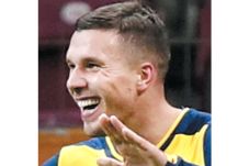 Podolski Resmi Gabung...
