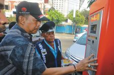Februari, Parkir Meter...