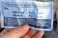 Parkir di Parangtritis...