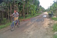 Paving Rusak Malah Ditambal...