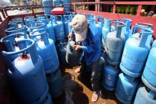 Harga Elpiji 12 Kg Naik...