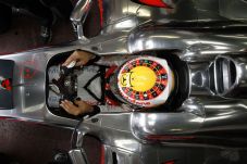2015, Mercedes dan McLaren...