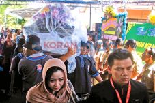 Keluarga Korban Diajak...