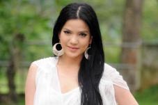 10 Artis yang Menggeluti...