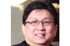 Menjadi Tuan Rumah di...