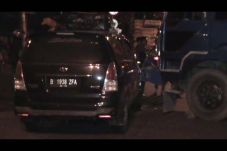 Lampu Merah Padam, Truk...