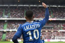 Lacazette Buat Tiga...