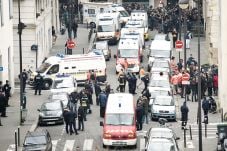Teror di Paris, 12 Orang...