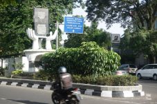Plakat Adipura yang...