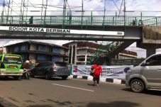 Kebijakan Wajib Menyeberang...