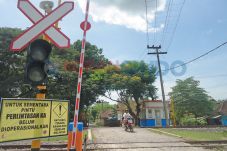 7 Palang Pintu Elektrik...