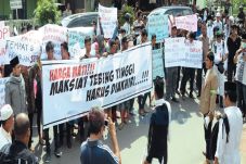 Kawasan Jalan AMD Sarat...