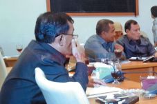 Ketua Komisi A Rapat...