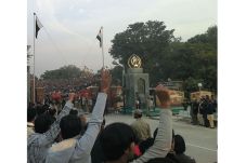 Upacara Penurunan Bendera...