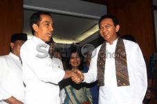 Ahok Adukan Monorel...