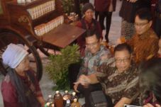 Menkop UKM Gaungkan...