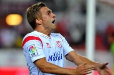 Sevilla Amankan Leg...