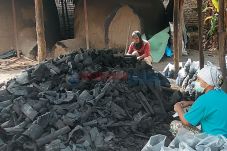 Kayu Arang Naim Sinaga...